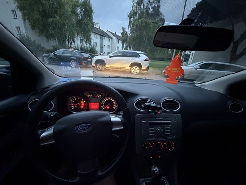 Das auto fährt und - das,